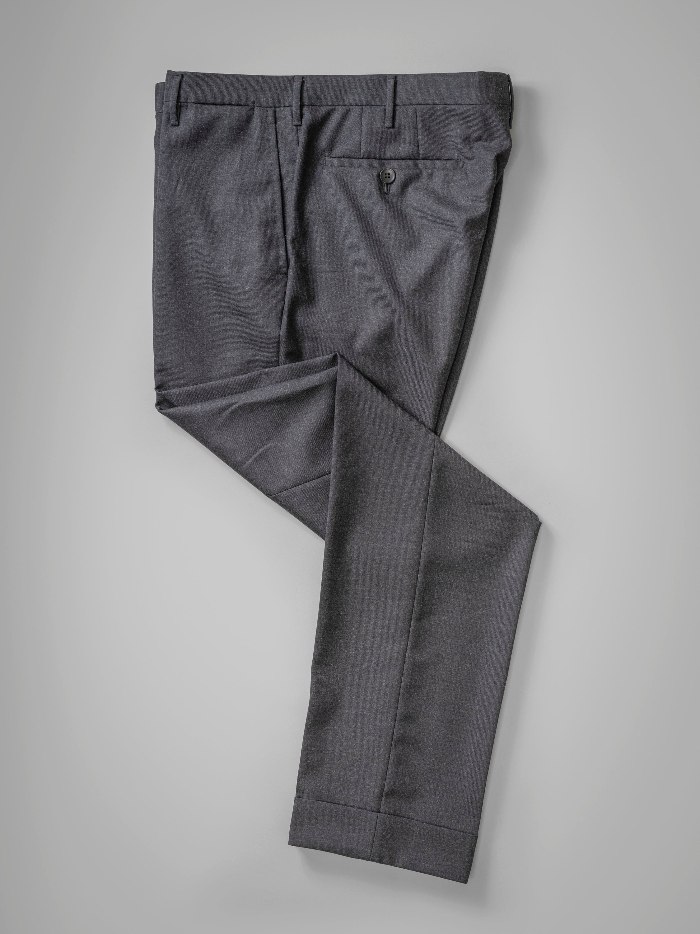 Pantaloni in lana pettinata grigia scura dalla vestibilità regolare